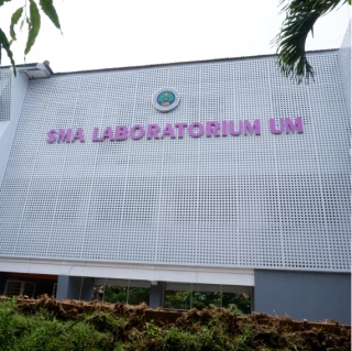  SMA Laboratorium - Malang