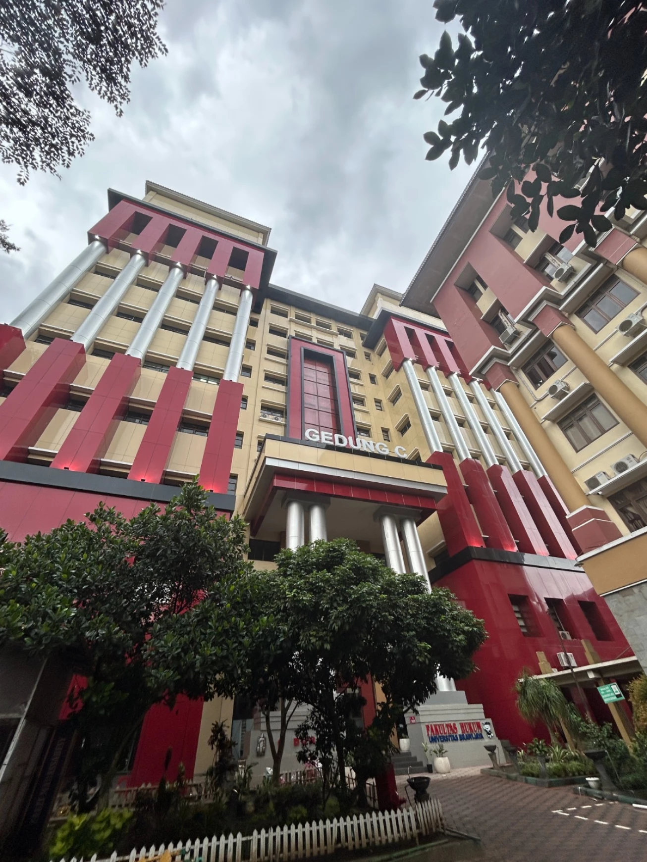 UB Fakultas Hukum - Malang